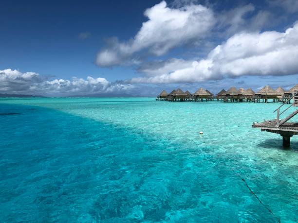 istock Blue water Tahiti 1318608022