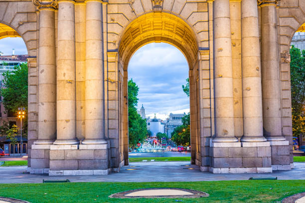 istock Viwe trough the Alacala Door (Puerta de Alcala) 1318637121