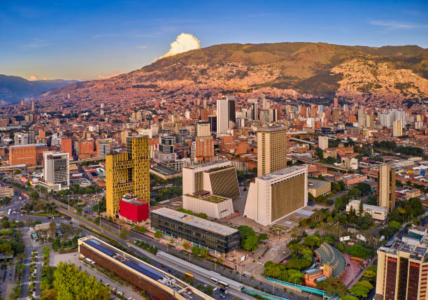 медельин центро атардеркер колумбия - colombia стоковые фото и изображения