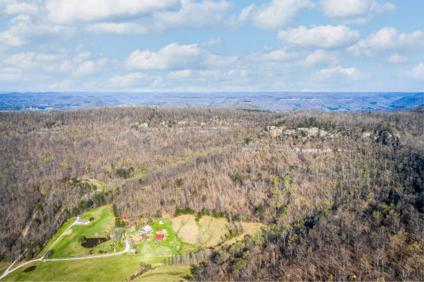 istock Central Kentucky countryside 1318666514