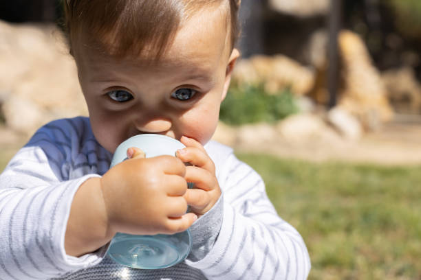 istock Boy drinking his bottle in a sunny day 1318676785
