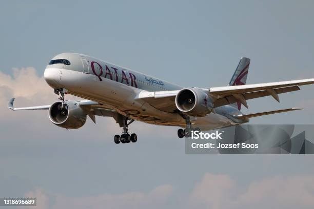 Qatar Airways Airbus A350900 A7als Yolcu Uçağı Londra Heathrow Havalimanına Indi Stok Fotoğraflar & Qatar Airways‘nin Daha Fazla Resimleri