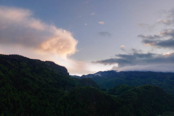 istock Landscape photos in spring 1318698889