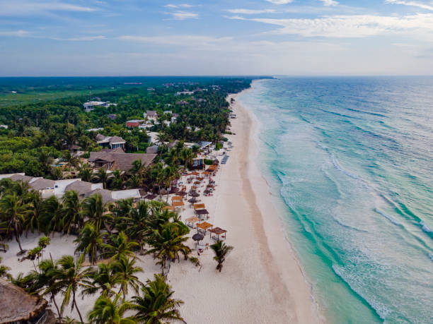 aerial view of tulum hotel zone, mexico - horizon over water white green blue imagens e fotografias de stock