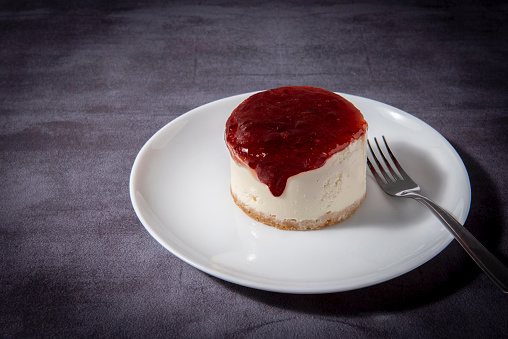 Delicious cheesecake with guava jam.