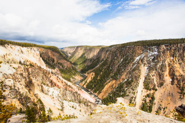 gran cañón nevado de yellowstone - idaho waterfall natural landmark extreme terrain fotografías e imágenes de stock