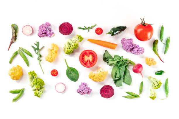 свежие овощи накладные плоские лежал состав на белом фоне - romanesco broccoli стоковые фото и изображения