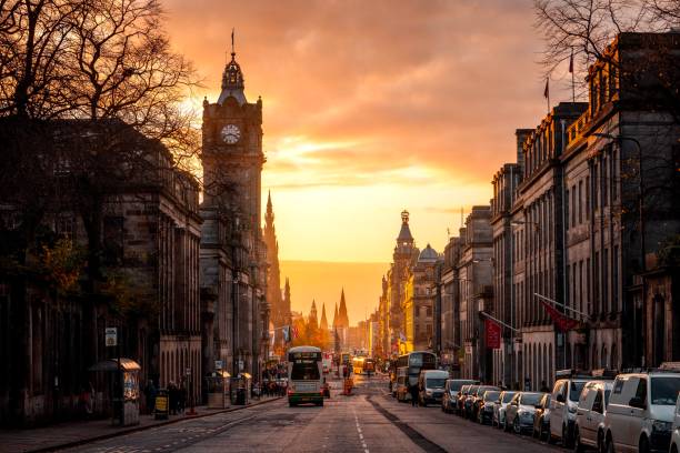 puesta de sol en edimburgo - edinburgh fotografías e imágenes de stock