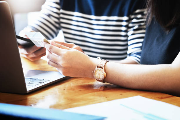 istock Give preference to female  use credit cards while talking to men who are using computers for online shopping 1318782136