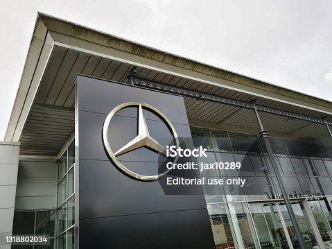 2,800+ Mercedes Benz Symbol Stock Photos, Pictures & Royalty-Free Images -  iStock
