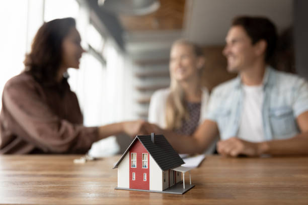 istock Close up of house mock-up model in relator office 1318858233