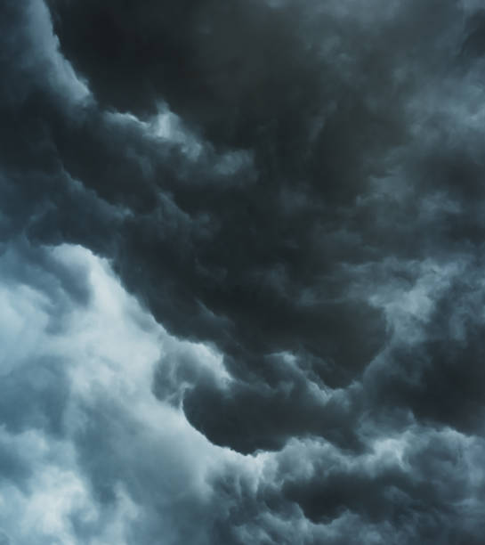 paisaje nuboso extremo - mammatus cloud fotografías e imágenes de stock