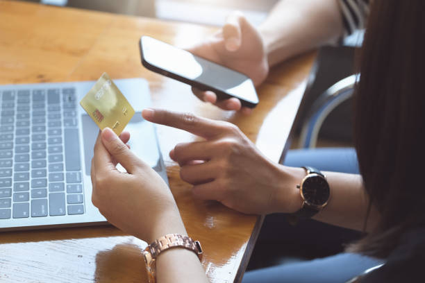 istock Give preference to female  use credit cards while talking to men who are using computers for online shopping 1318875776