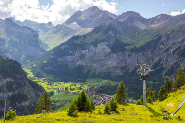 スイスアルプスの登山道 - european alps mountain beauty in nature oeschinen lake ストックフォトと画像