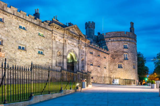 castillo de kilkenny irlanda - republic of ireland irish culture old ancient fotografías e imágenes de stock