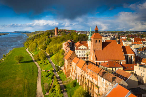 istock Grudzidz city over the Vistula River 1318916594