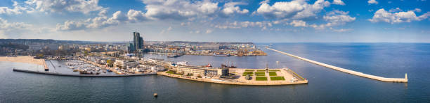 paisagem aérea da marina no mar báltico em gdynia - pomerania - fotografias e filmes do acervo