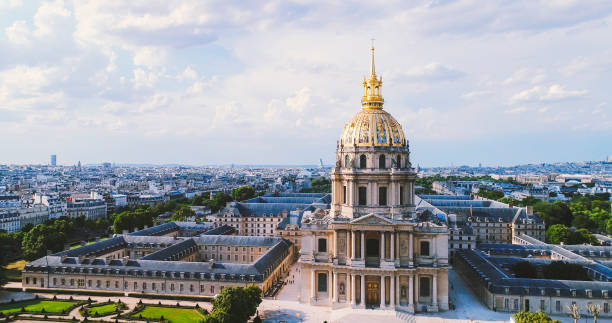 istock Aerial of Paris skyline with Les Invalides 1318968039