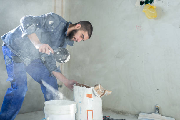 istock The worker mixes the solution in the bucket 1318987888