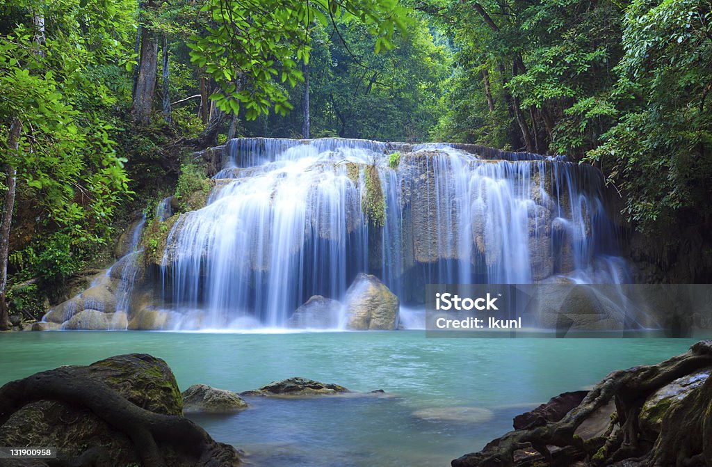 Cataratas de Erawan em Kanchanaburi, Tailândia - Foto de stock de Beleza natural - Natureza royalty-free