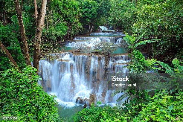Foto de Cachoeira Da Floresta Profunda Em Kanchanaburi Tailândia e mais fotos de stock de Cataratas de Erawan