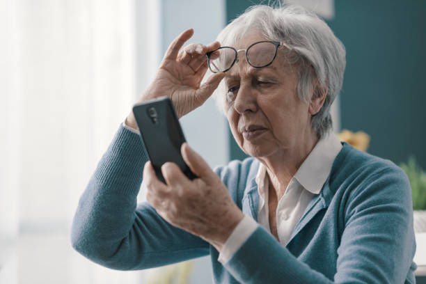 senior woman having vision problems - macular degeneration imagens e fotografias de stock