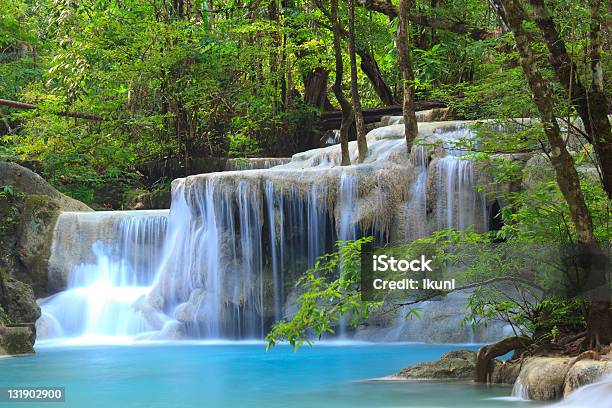 Foto de Cataratas De Erawan Em Kanchanaburi Tailândia e mais fotos de stock de Beleza natural - Natureza - Beleza natural - Natureza, Cascata, Corredeira - Rio