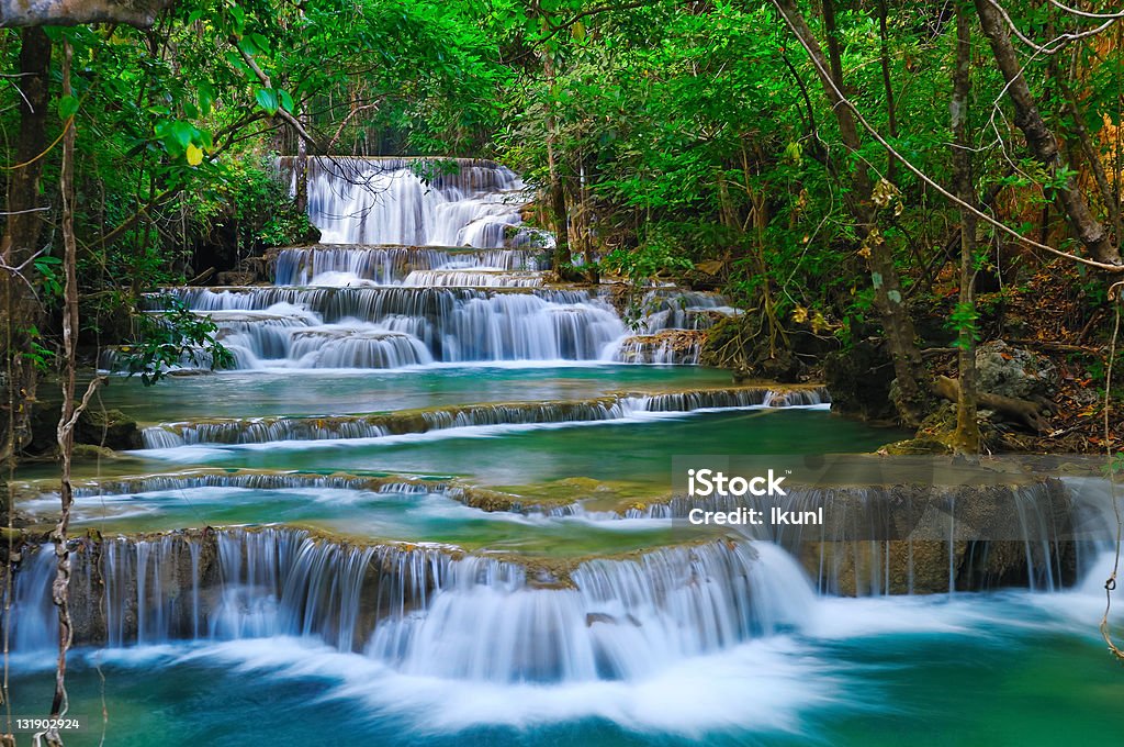 Tiefen Wald Wasserfall in Kanchanaburi, Thailand - Lizenzfrei Bach Stock-Foto