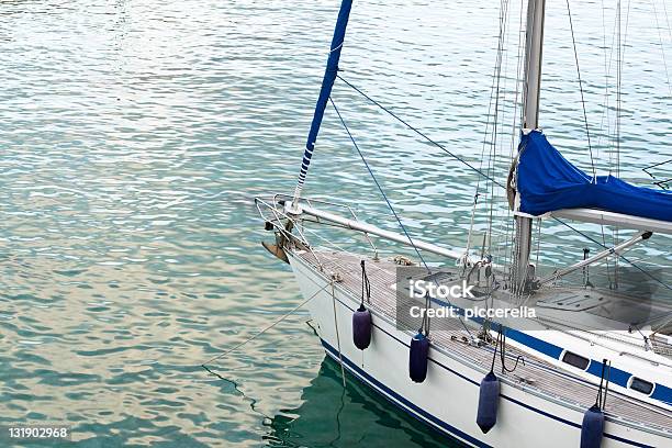 Segelboot Stockfoto und mehr Bilder von Anker werfen - Anker werfen, Ansicht aus erhöhter Perspektive, Blau