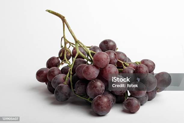 Rojo Uvas2 Foto de stock y más banco de imágenes de Alimento - Alimento, Blanco - Color, Bodega de vino