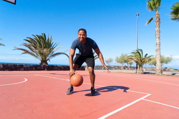 istock Afro player in basketball 1319068341