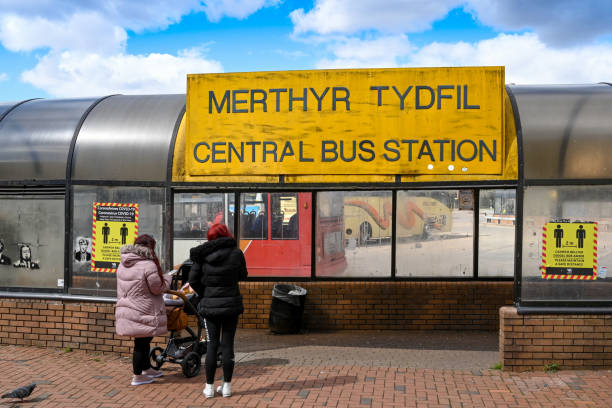 people entering the old bus station in merthyr tydfil in south wales - 3615 imagens e fotografias de stock