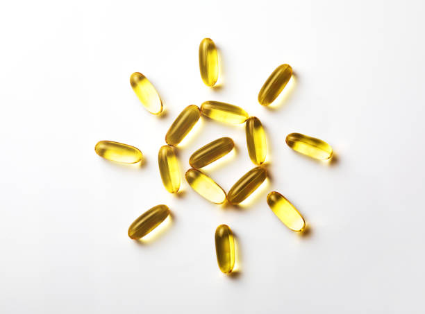 cápsulas de vitamina d - capsule fish oil fish pill fotografías e imágenes de stock
