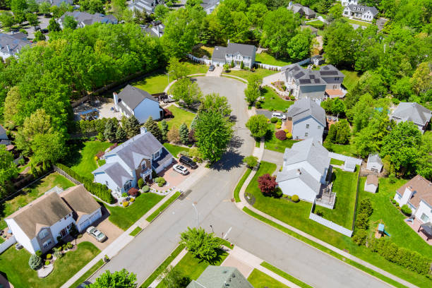 panorámica de la vista en los techos de altura sayreville pequeña ciudad de casas de nueva jersey ee.uu. - nueva jersey fotografías e imágenes de stock