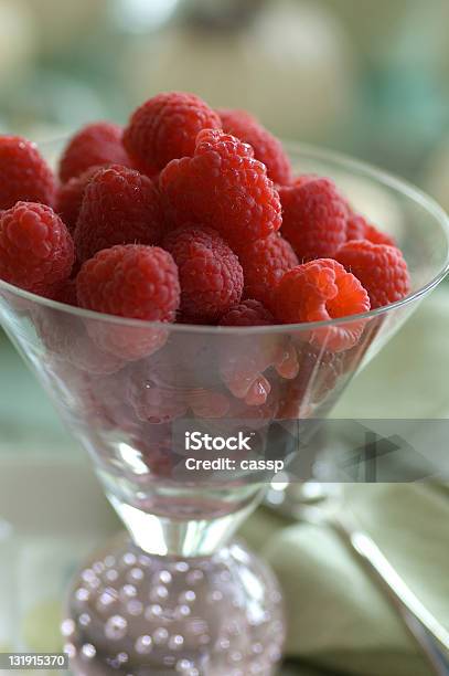 Foto de Rasberries Fresco e mais fotos de stock de Alimentação Saudável - Alimentação Saudável, Branco, Comemoração - Conceito