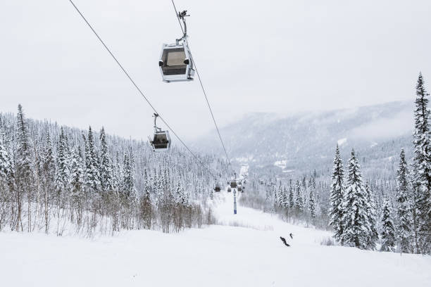 Gondola lift in the ski resort on snow covered slop, winter trees, mountains landscape Gondola lift in the ski resort on snow covered slop, winter trees, mountains landscape Sheregesh stock pictures, royalty-free photos & images