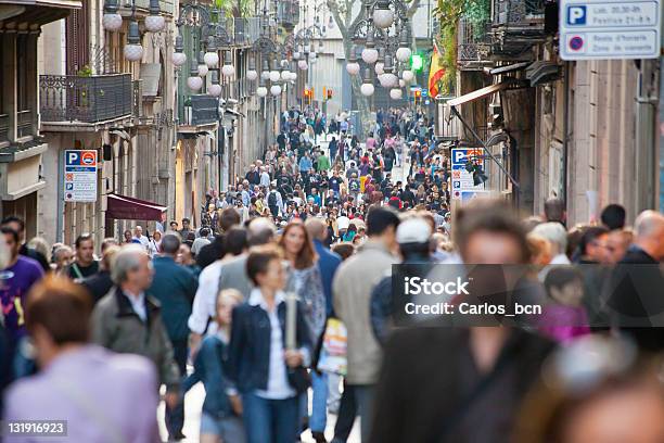 Foto de Carrer Ferran Barcelona e mais fotos de stock de Barcelona - Espanha - Barcelona - Espanha, Multidão, Pessoas