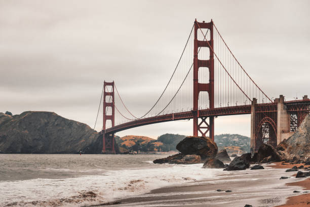 サンフランシスコのゴールデンゲートブリッジ - baker beach ストックフォトと画像