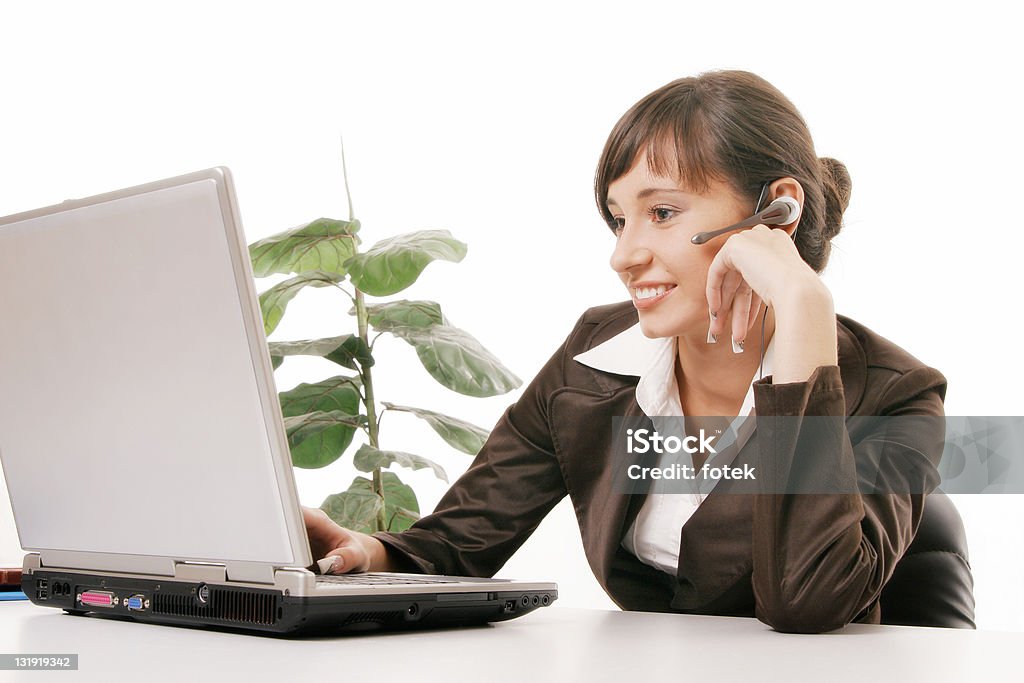 Jovem mulher usando computador - Royalty-free A usar um telefone Foto de stock
