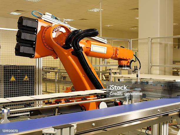Auto De Fabrico - Fotografias de stock e mais imagens de Automatizado - Automatizado, Laranja - Cores, Robô