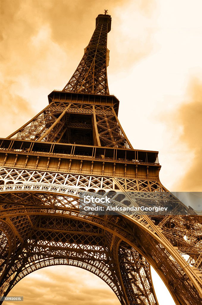 Hermosa de la Torre Eiffel en París (parte inferior - Foto de stock de Aire libre libre de derechos