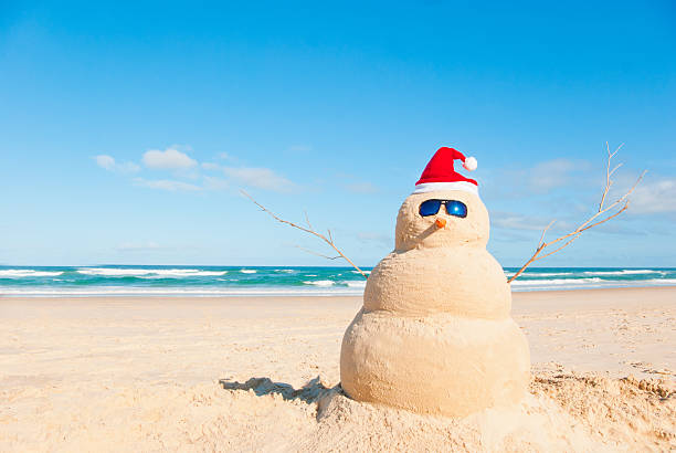 perfekte sandman mit karotten-nase und liebhaber - weihnachten australien stock-fotos und bilder