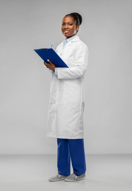 african american female doctor with clipboard - full length clipboard african ethnicity black imagens e fotografias de stock