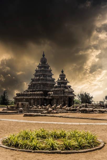 Shore Temple of Mahabalipuram Shore Temple of Mahabalipuram. The Shore Temple is so named because it overlooks the shore of the Bay of Bengal. It is located near Chennai in Tamil Nadu. dravidian culture stock pictures, royalty-free photos & images