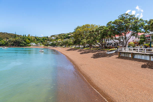 russell beach, neuseeland - region northland stock-fotos und bilder