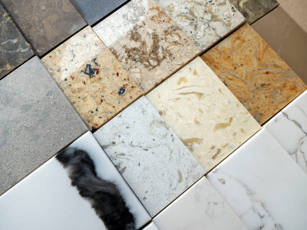 un campione di pietra artificiale decorativa. texture in pietra naturale per piani e pavimenti da cucina. materiali di finitura - granite foto e immagini stock