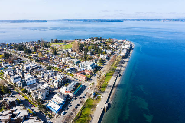 playa alki en seattle washington - condado de king fotografías e imágenes de stock