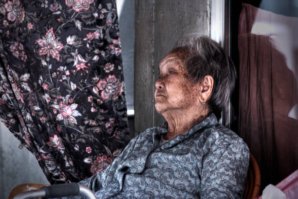 reflections of an elderly woman on lantau island in tai o, hong kong - tanka imagens e fotografias de stock