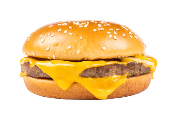 delicioso hambúrguer grelhado isolado no fundo branco. hambúrguer de fast food. cheeseburger clássico perfeito isolado. delicioso hambúrguer grelhado com queijo - cheesburguer - fotografias e filmes do acervo