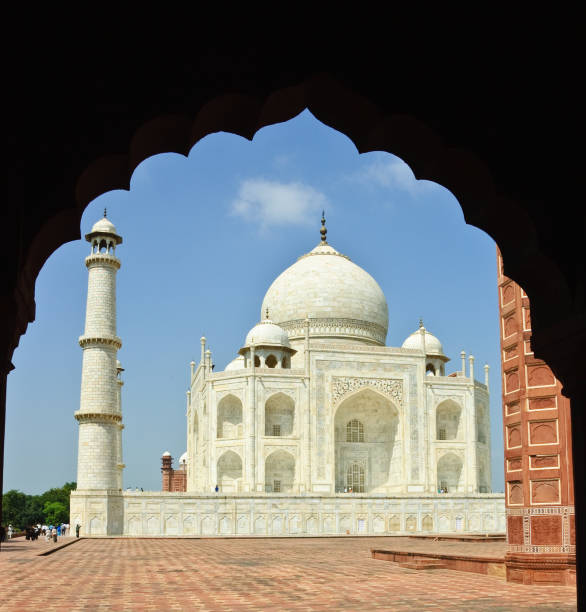 istock Taj Mahal and silhouette frame 131939845